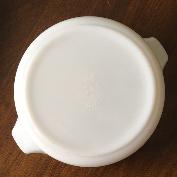 Vintage Pyrex 2.5 Qt. Casserole Dish - Picture 8 of 14